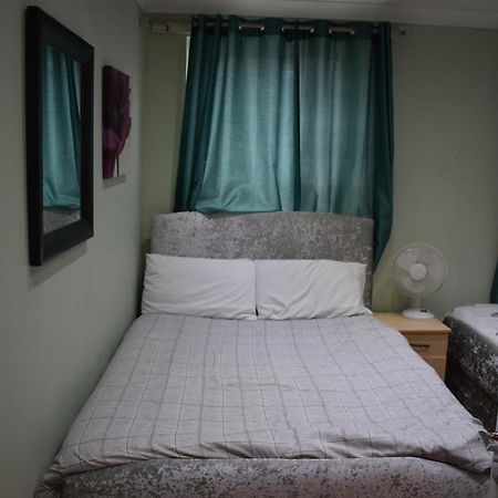 Three Bedroom House Lancaster Road لندن المظهر الخارجي الصورة