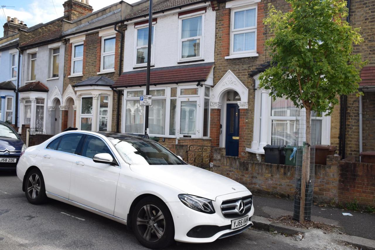Three Bedroom House Lancaster Road لندن المظهر الخارجي الصورة