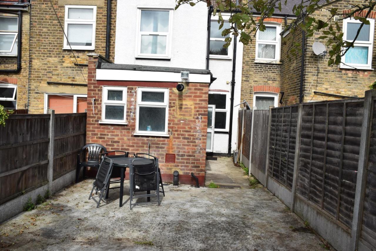 Three Bedroom House Lancaster Road لندن المظهر الخارجي الصورة