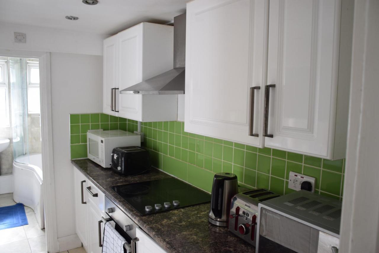 Three Bedroom House Lancaster Road لندن المظهر الخارجي الصورة