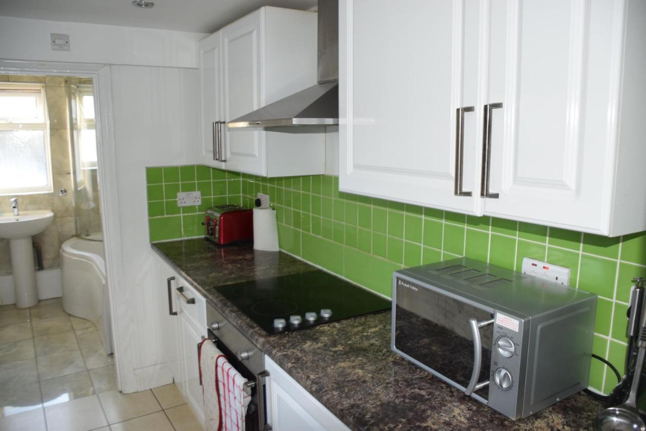 Three Bedroom House Lancaster Road لندن المظهر الخارجي الصورة