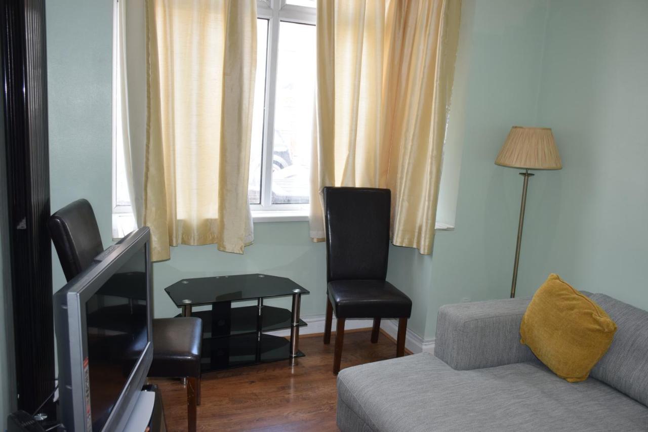 Three Bedroom House Lancaster Road لندن المظهر الخارجي الصورة