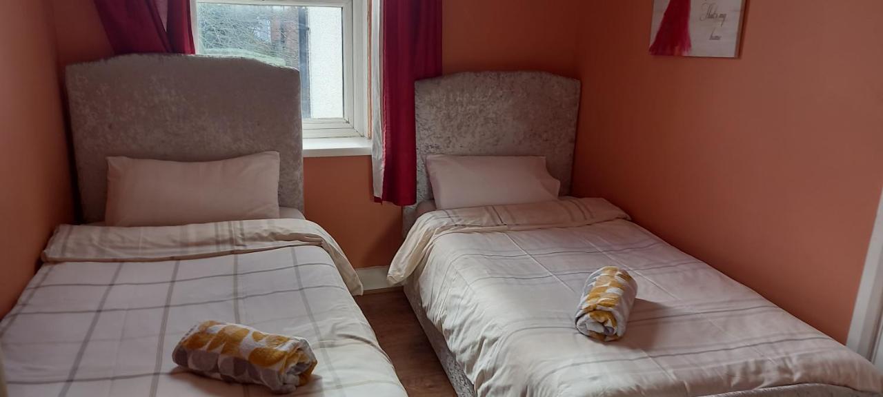 Three Bedroom House Lancaster Road لندن المظهر الخارجي الصورة