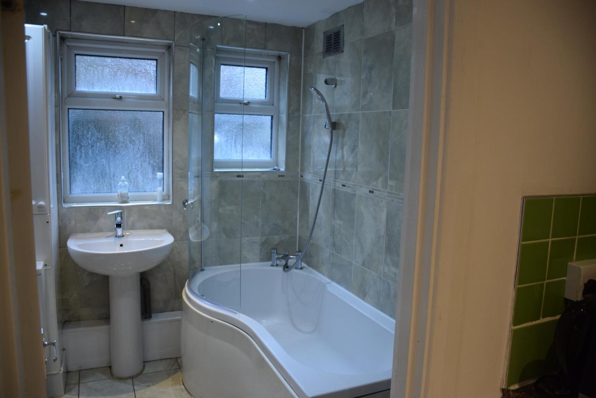 Three Bedroom House Lancaster Road لندن المظهر الخارجي الصورة