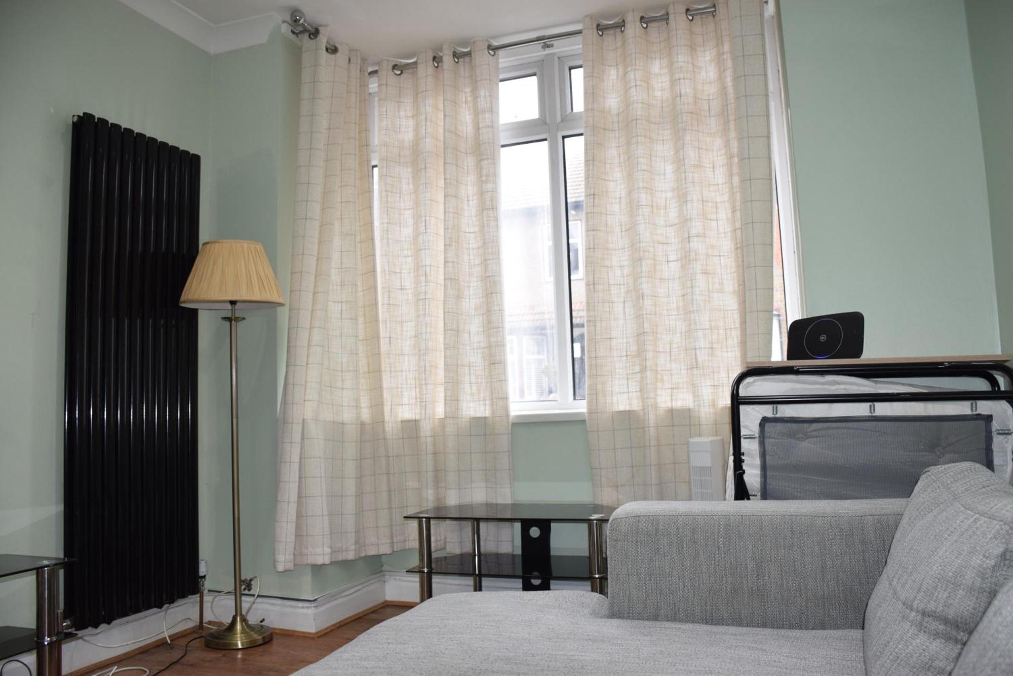 Three Bedroom House Lancaster Road لندن المظهر الخارجي الصورة