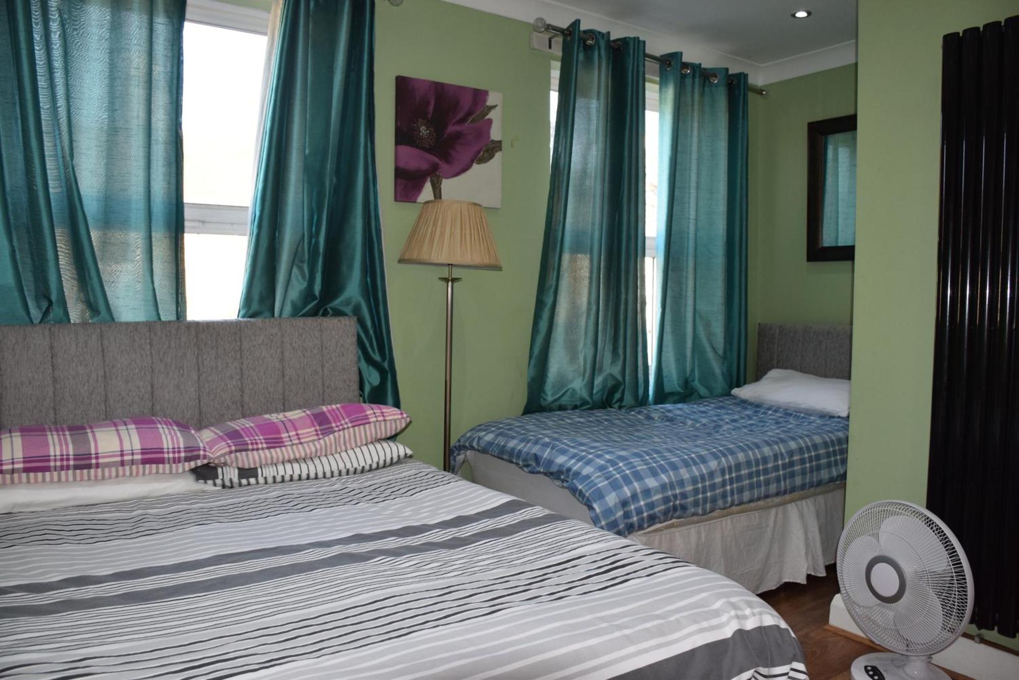 Three Bedroom House Lancaster Road لندن المظهر الخارجي الصورة